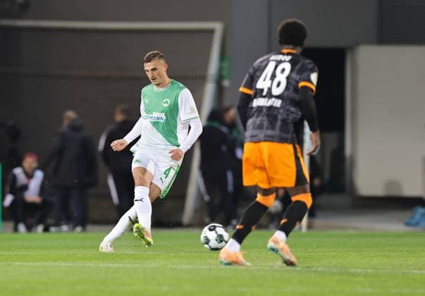 29 10 2025 Soccer Season 2025 2026 DFB Pokal Club Cup 02 Round SpVgg Greuther Fürth Kleeblatt 1 FC Kaiserslautern FCK Rote Teufel Sportfoto Zink DaMa xdaxmax regulations prohibit any use of photographs as image sequences and or quasi video Philipp Ziereis 4, SpVgg Greuther Fürth Faride Alidou 48, 1 FC Kaiserslautern FCK