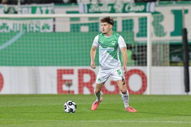 29 10 2025 Soccer Season 2025 2026 DFB Pokal Club Cup 02 Round SpVgg Greuther Fürth Kleeblatt 1 FC Kaiserslautern FCK Rote Teufel Sportfoto Zink DaMa xdaxmax regulations prohibit any use of photographs as image sequences and or quasi video Reno Münz Muenz 5, SpVgg Greuther Fürth Freisteller Einzelbild