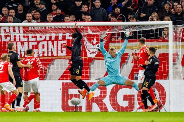 MAINZ, DEUTSCHLAND - OCTOBER 29: Luca Jaquez (VfB Stuttgart, 14) scores and celebrates scoring his team s first goal with teammates during the DFB Pokal match between DFB Pokal: 1. FSV Mainz 05 vs. VfB Stuttgart at MEWA Arena on matchday 2 of the DFB Pokal on October 29, 2025 in Mainz, Deutschland. DFL REGULATIONS PROHIBIT ANY USE OF PHOTOGRAPHS AS IMAGE SEQUENCES AND OR QUASI-VIDEO. Rheinland-Pfalz Deutschland Copyright: xBEAUTIFULxSPORTS Hahnex