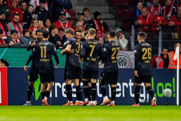 DFB Pokal 1 FSV Mainz 05 vs VfB Stuttgart, 29 10 2025 MAINZ, GERMANY OCTOBER 29 Luca Jaquez VfB Stuttgart, 14 celebrates scoring his team s first goal with teammates during the DFB Pokal match between DFB Pokal 1 FSV Mainz 05 vs VfB Stuttgart at MEWA Arena on matchday 2 of the DFB Pokal on October 29, 2025 in Mainz, Germany DFL REGULATES PROHIBIT ANY USE OF PHOTOGRAPHS AS IMAGE SEQUENCES AND OR QUASI VIDEO Copyright: xBEAUTIFULxSPORTS Hahnex