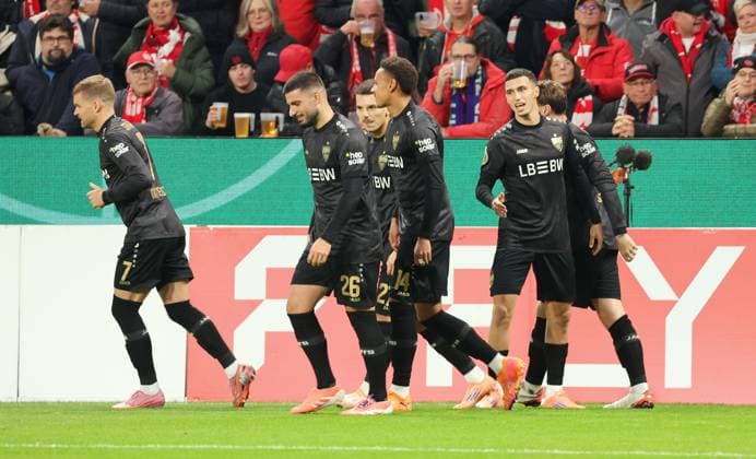 29 10 2025, Germany, Mainz, Soccer DFB Pokal 2 round, Season 2025 2026, 1 FSV Mainz 05 vs VfB Stuttgart, Cheering after the 0 1 goal, Scorer Luca Jaquez VfB