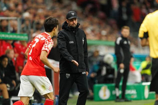Sebastian Hoeness VFB Stuttgart and Jae Sung Lee FSV Mainz 05 , FSV Mainz 05 vs VFB Stuttgart, Football, DFB Pokal, 2nd round, Season 2025 2026, 29 10 2025 DFB regulations prohibit any use of photographs as image sequences and or quasi video FSV Mainz 05 vs VFB Stuttgart, Football, DFB Pokal, 2nd round, Season 2025 2026, 29 10 2025 Copyright: xEibner-Pressefoto AlexanderxNeisx EP_ANS
