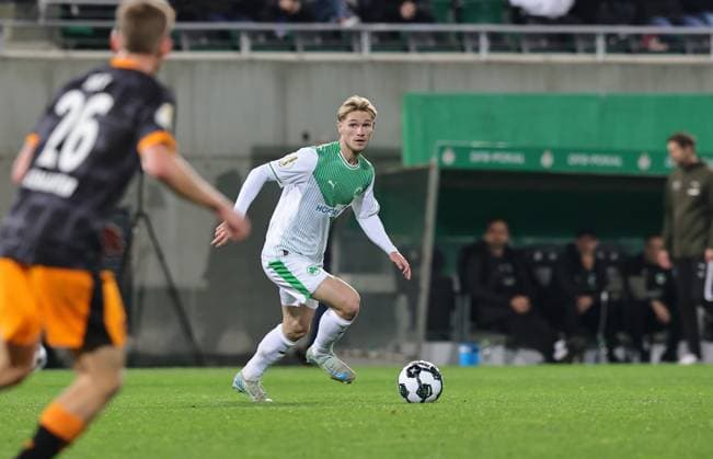 29 10 2025 Soccer Season 2025 2026 DFB Pokal Club Cup 02 Round SpVgg Greuther Fürth Kleeblatt 1 FC Kaiserslautern FCK Rote Teufel Sportfoto Zink DaMa xdaxmax regulations prohibit any use of photographs as image sequences and or quasi video Marco John 24, SpVgg Greuther Fürth