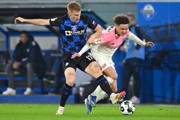 Paderborn, Home Deluxe Arena, 29 10 25, GER, Herren, DFB Pokal, 2 Runde, Saison 2025 2026, SC Paderborn 07 Bayer 04 Leverkusen Bild v li im Zweikampf Laurin CURDA Paderborn und Eliesse BEN SEGHIR Leverkusen DFB regulations prohibit any use of photographs as image sequences and or quasi video Nordrhein Westfalen Germany