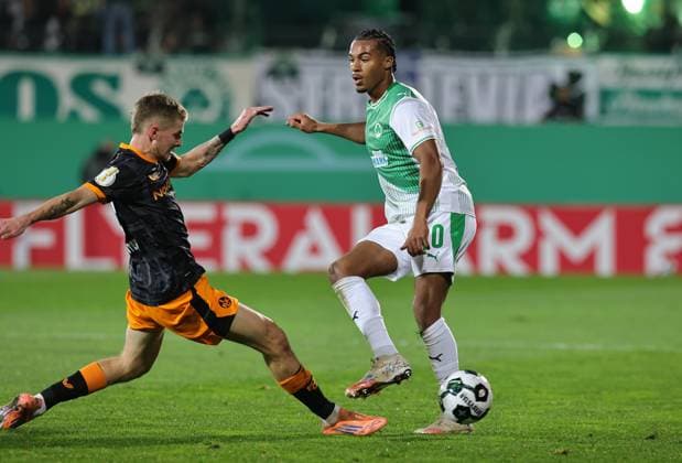 29 10 2025 Football season 2025 2026 DFB Pokal Club Cup 02 round SpVgg Greuther Fürth Kleeblatt 1 FC Kaiserslautern FCK Rote Teufel Sportfoto Zink DaMa xdaxmax regulations prohibit any use of photographs as image sequences and or quasi video Paul Joly 26, 1 FC Kaiserslautern FCK David Abrangao 40, SpVgg Greuther Fürth