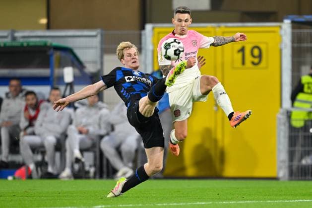 Paderborn, Home Deluxe Arena, 29 10 25, GER, Herren, DFB Pokal, 2 Runde, Saison 2025 2026, SC Paderborn 07 Bayer 04 Leverkusen Bild v li im Zweikampf Mattes HANSEN Paderborn und ALEIX GARCIA Leverkusen DFB regulations prohibit any use of photographs as image sequences and or quasi video Nordrhein Westfalen Germany