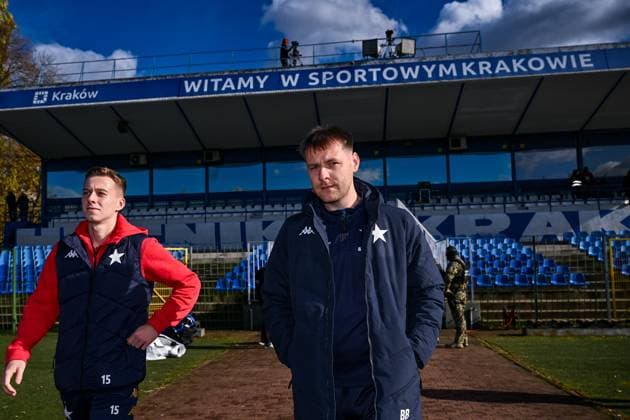 29.10.2025 KRAKOW STADION MIEJSKI UL. PTASZYCKIEGO 4 ( POLAND ) PILKA NOZNA ( FOOTBALL ) STS PUCHAR POLSKI SEZON 2025 2026 ( POLISH CUP 1 16 FINAL ) 1 16 FINALU MECZ HUTNIK KRAKOW - WISLA KRAKOW ( GAME ) NZ WIKTOR STASZAK BARTOSZ BAK FOTO MICHAL STANCZYK CYFRASPORT NEWSPIX.PL --- Newspix.pl POLAND OUT!  20251029CSMS0009