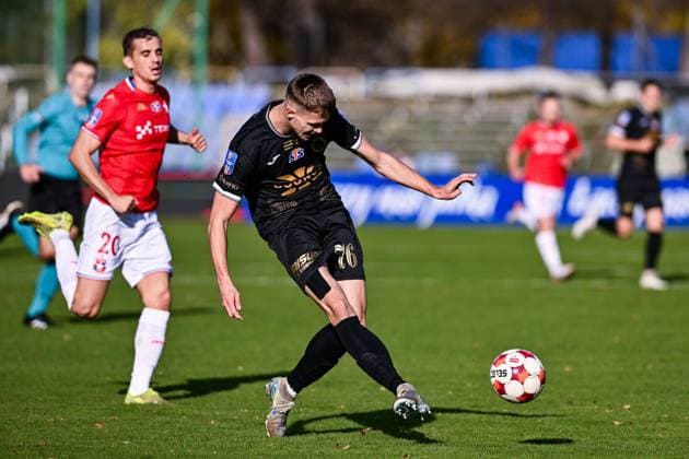29.10.2025 KRAKOW STADION MIEJSKI UL. PTASZYCKIEGO 4 ( POLAND ) PILKA NOZNA ( FOOTBALL ) STS PUCHAR POLSKI SEZON 2025 2026 ( POLISH CUP 1 16 FINAL ) 1 16 FINALU MECZ HUTNIK KRAKOW - WISLA KRAKOW ( GAME ) NZ ERVIN OMIC PATRYK KIELIS FOTO MICHAL STANCZYK CYFRASPORT NEWSPIX.PL --- Newspix.pl POLAND OUT!  20251029CSMS0023
