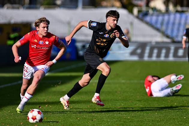 29.10.2025 KRAKOW STADION MIEJSKI UL. PTASZYCKIEGO 4 ( POLAND ) PILKA NOZNA ( FOOTBALL ) STS PUCHAR POLSKI SEZON 2025 2026 ( POLISH CUP 1 16 FINAL ) 1 16 FINALU MECZ HUTNIK KRAKOW - WISLA KRAKOW ( GAME ) NZ DANIEL HOYO-KOWALSKI JAKUB KRZYZANOWSKI FOTO MICHAL STANCZYK CYFRASPORT NEWSPIX.PL --- Newspix.pl POLAND OUT!  20251029CSMS0032