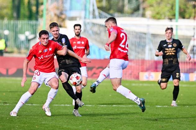 29.10.2025 KRAKOW STADION MIEJSKI UL. PTASZYCKIEGO 4 ( POLAND ) PILKA NOZNA ( FOOTBALL ) STS PUCHAR POLSKI SEZON 2025 2026 ( POLISH CUP 1 16 FINAL ) 1 16 FINALU MECZ HUTNIK KRAKOW - WISLA KRAKOW ( GAME ) NZ MARIUSZ KUTWA PATRYK KIELIS FOTO MICHAL STANCZYK CYFRASPORT NEWSPIX.PL --- Newspix.pl POLAND OUT!  20251029CSMS0036