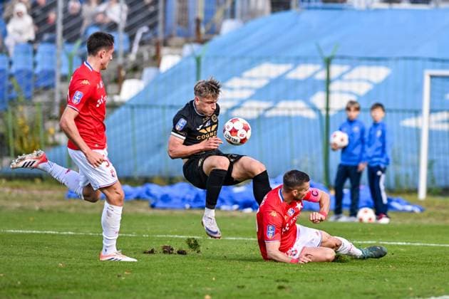 29.10.2025 KRAKOW STADION MIEJSKI UL. PTASZYCKIEGO 4 ( POLAND ) PILKA NOZNA ( FOOTBALL ) STS PUCHAR POLSKI SEZON 2025 2026 ( POLISH CUP 1 16 FINAL ) 1 16 FINALU MECZ HUTNIK KRAKOW - WISLA KRAKOW ( GAME ) NZ MARIUSZ KUTWA KACPER PRUSINSKI IGOR LASICKI FOTO MICHAL STANCZYK CYFRASPORT NEWSPIX.PL --- Newspix.pl POLAND OUT!  20251029CSMS0038