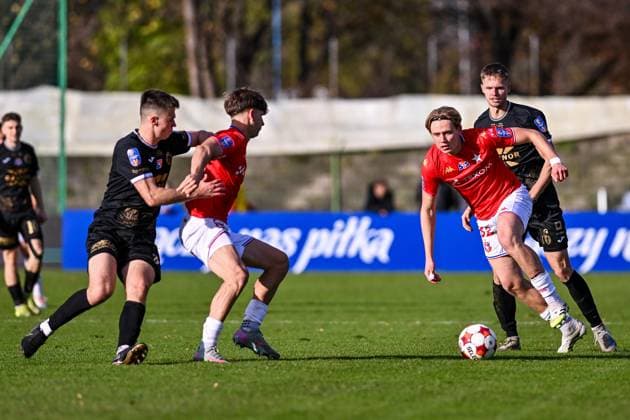 29.10.2025 KRAKOW STADION MIEJSKI UL. PTASZYCKIEGO 4 ( POLAND ) PILKA NOZNA ( FOOTBALL ) STS PUCHAR POLSKI SEZON 2025 2026 ( POLISH CUP 1 16 FINAL ) 1 16 FINALU MECZ HUTNIK KRAKOW - WISLA KRAKOW ( GAME ) NZ JAKUB KRZYZANOWSKI PATRYK KIELIS FOTO MICHAL STANCZYK CYFRASPORT NEWSPIX.PL --- Newspix.pl POLAND OUT!  20251029CSMS0040