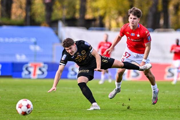 29.10.2025 KRAKOW STADION MIEJSKI UL. PTASZYCKIEGO 4 ( POLAND ) PILKA NOZNA ( FOOTBALL ) STS PUCHAR POLSKI SEZON 2025 2026 ( POLISH CUP 1 16 FINAL ) 1 16 FINALU MECZ HUTNIK KRAKOW - WISLA KRAKOW ( GAME ) NZ SZYMON JOPEK SZYMON KAWALA FOTO MICHAL STANCZYK CYFRASPORT NEWSPIX.PL --- Newspix.pl POLAND OUT!  20251029CSMS0043