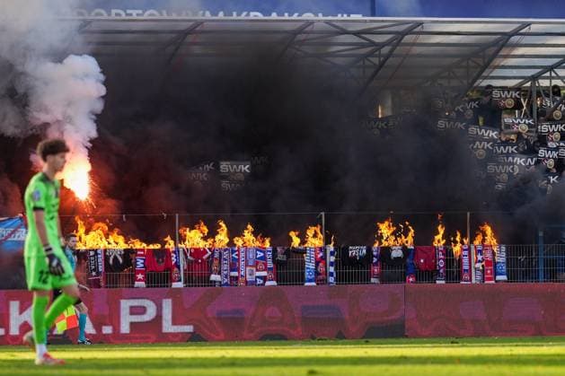 Pilka nozna STS Puchar Polski sezon 2025 2026 kolejka mecz: Hutnik Krakow - Wisla Krakow --- Football STS Polish Cup season 2025 2026 round match: Hutnik Krakow - Wisla Krakow nz. kibice hutnika krakow Fot. Igor Zadecki Arena Akcji NEWSPIX.PL --- newspix.pl POLAND OUT! 