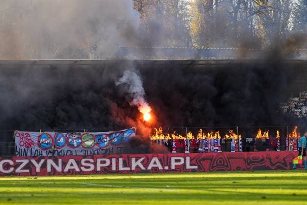 Pilka nozna STS Puchar Polski sezon 2025 2026 kolejka mecz: Hutnik Krakow - Wisla Krakow --- Football STS Polish Cup season 2025 2026 round match: Hutnik Krakow - Wisla Krakow nz. kibice hutnika krakow Fot. Igor Zadecki Arena Akcji NEWSPIX.PL --- newspix.pl POLAND OUT! 