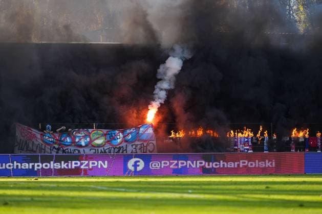 Pilka nozna STS Puchar Polski sezon 2025 2026 kolejka mecz: Hutnik Krakow - Wisla Krakow --- Football STS Polish Cup season 2025 2026 round match: Hutnik Krakow - Wisla Krakow nz. kibice hutnika krakow Fot. Igor Zadecki Arena Akcji NEWSPIX.PL --- newspix.pl POLAND OUT! 