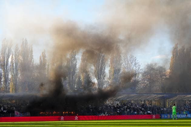 Pilka nozna STS Puchar Polski sezon 2025 2026 kolejka mecz: Hutnik Krakow - Wisla Krakow --- Football STS Polish Cup season 2025 2026 round match: Hutnik Krakow - Wisla Krakow nz. kibice hutnika krakow Fot. Igor Zadecki Arena Akcji NEWSPIX.PL --- newspix.pl POLAND OUT! 
