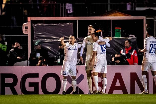Soccer, Season 2025 2026, DFB Cup, Vöhlinstadion Illertissen, 2 round, FV Illertissen 1 FC Magdeburg, 29 10 2025 29 10 2025, Soccer, Season 2025 2026, DFB Cup, Vöhlinstadion Illertissen, 2 round, FV Illertissen 1 FC Magdeburg, goal celebration joy after goal goal goal shot to 0 1 by 9 Maximilian Breunig 1 FC Magdeburg team team FC Magdeburg photo Lucca Fundel Illertissen Vöhlinstadion Bayern Germany