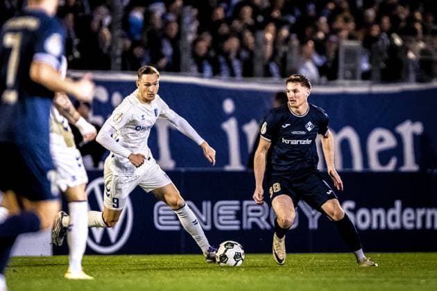 Football, Season 2025 2026, DFB Cup, Vöhlinstadion Illertissen, 2 Round, FV Illertissen 1 FC Magdeburg, 29 10 2025 29 10 2025, Football, Season 2025 2026, DFB Cup, Vöhlinstadion Illertissen, 2 Round, FV Illertissen 1 FC Magdeburg, f l 9 Maximilian Breunig 1 FC Magdeburg , 38 Maximilian Neuberger FV Illertissen Photo Lucca Fundel Illertissen Vöhlinstadion Bayern Germany