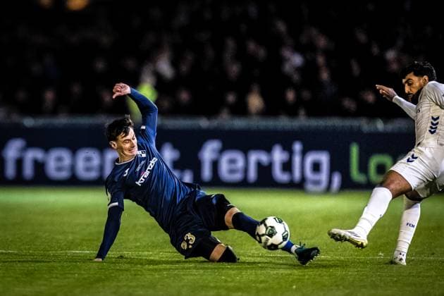 Football, Season 2025 2026, DFB Cup, Vöhlinstadion Illertissen, 2 Round, FV Illertissen 1 FC Magdeburg, 29 10 2025 29 10 2025, Football, Season 2025 2026, DFB Cup, Vöhlinstadion Illertissen, 2 Round, FV Illertissen 1 FC Magdeburg, f l 23 Eduard Heckmann FV Illertissen , 29 Rayan Ghrieb 1 FC Magdeburg Photo Lucca Fundel Illertissen Vöhlinstadion Bayern Germany