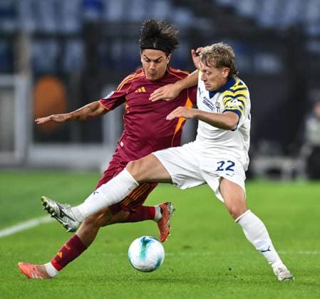 Dc Roma 29 10 2025 - campionato di calcio serie A Roma-Parma foto Domenico Cippitelli Image nella foto: Paulo Dybala-Oliver Sorensen 