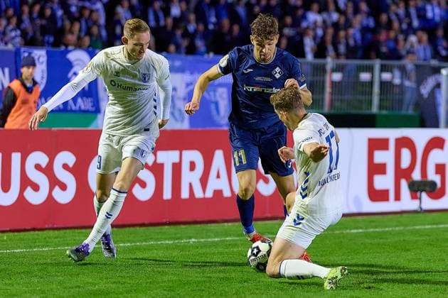 Maximilian Breunig 1 FC Magdeburg, 09 , Marco Goelz FV Illertissen, 11 , Alexander Nollenberger 1 FC Magdeburg, 17 GER, FV Illertissen 1921 e V vs 1 FC Magdeburg, Football, Mens DFB Cup, 2nd round, 2025 2026 season, 29 10 2025 GER, FV Illertissen 1921 e V vs 1 FC Magdeburg, Football, Mens DFB Cup, 2nd round, 2025 2026 season, 29 10 2025 Illertissen Copyright: xEibner-Pressefoto GeraldxOelze-dexStoppanyx EP_ODS