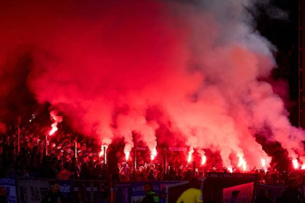 Pyrotechnics, Bengalo, Fireworks, Fans, Ultras, Fankurve, Smoke of the accompanying fans of 1 FC Magdeburg GER, FV Illertissen 1921 e V vs 1 FC Magdeburg, Football, Mens DFB Cup, 2nd round, Season 2025 2026, 29 10 2025 GER, FV Illertissen 1921 e V vs 1 FC Magdeburg, Football, Mens DFB Cup, 2nd round, Season 2025 2026, 29 10 2025 Illertissen Copyright: xEibner-Pressefoto GeraldxOelze-dexStoppanyx EP_ODS