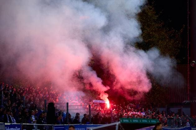 Pyrotechnics, Bengalo, Fireworks, Fans, Ultras, Fankurve, Smoke of the accompanying fans of 1 FC Magdeburg GER, FV Illertissen 1921 e V vs 1 FC Magdeburg, Football, Mens DFB Cup, 2nd round, Season 2025 2026, 29 10 2025 GER, FV Illertissen 1921 e V vs 1 FC Magdeburg, Football, Mens DFB Cup, 2nd round, Season 2025 2026, 29 10 2025 Illertissen Copyright: xEibner-Pressefoto GeraldxOelze-dexStoppanyx EP_ODS