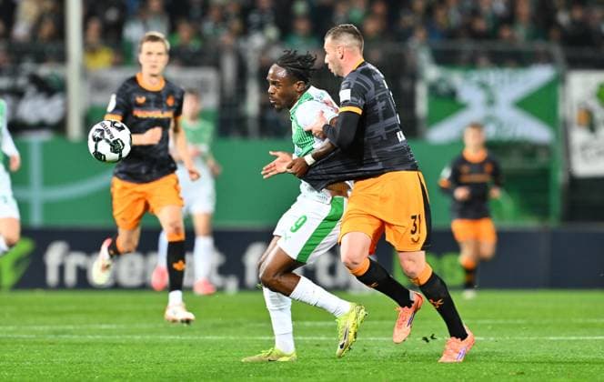 29 10 2025 Soccer Season 2025 2026 DFB Pokal Club Cup 02 Round SpVgg Greuther Fürth Kleeblatt 1 FC Kaiserslautern FCK Rote Teufel Sportfoto Zink xwoxzix regulations prohibit any use of photographs as image sequences and or quasi video Noel Futkeu 9, SpVgg Greuther Fürth Luca Sirch 31, 1 FC Kaiserslautern FCK