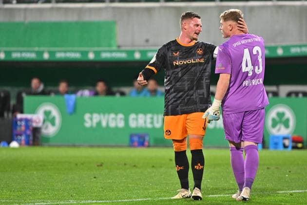 29 10 2025 Soccer Season 2025 2026 DFB Pokal Club Cup 02 Round SpVgg Greuther Fürth Kleeblatt 1 FC Kaiserslautern FCK Rote Teufel Sportfoto Zink MeZi xmexzix regulations prohibit any use of photographs as image sequences and or quasi video Marlon Ritter 7, 1 FC Kaiserslautern FCK Silas Prüfrock 43, SpVgg Greuther Fürth, rechts