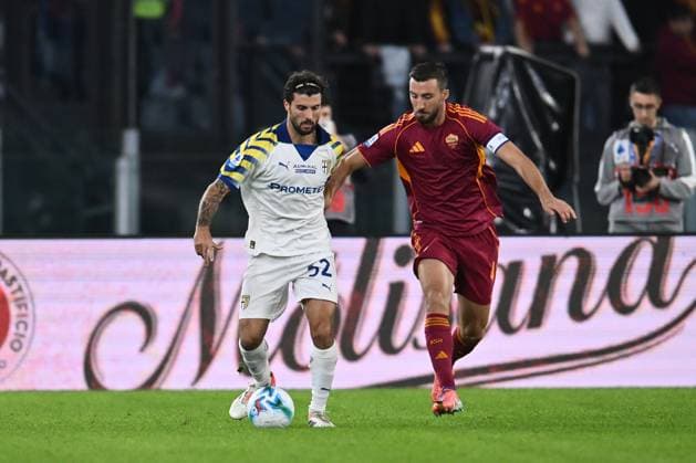 Patrick Cutrone of Parma Calcio 1923 and Bryan Cristante of A.S. Roma are in action during the 9th day of the Serie A Championship between A.S. Roma and Parma Calcio 1913 at the Olympic Stadium on October 29, 2025 in Rome, Italy.  Copyright: xDomenicoxCippitelli IPAxSportx xipa-agency.netx xx IPA_67236897 IPA_Agency_IPA67236897