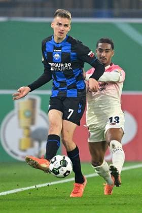 Paderborn, Home Deluxe Arena, 29 10 25, GER, Herren, DFB Pokal, 2 Runde, Saison 2025 2026, SC Paderborn 07 Bayer 04 Leverkusen Bild v li im Zweikampf Filip BILBIJA Paderborn und ARTHUR Leverkusen DFB regulations prohibit any use of photographs as image sequences and or quasi video Nordrhein Westfalen Germany
