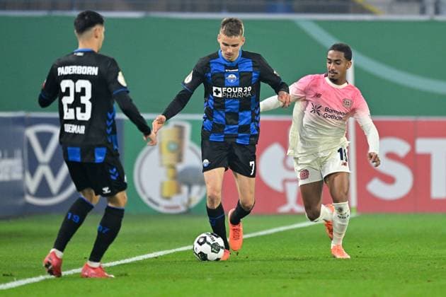 Paderborn, Home Deluxe Arena, 29 10 25, GER, Herren, DFB Pokal, 2 Runde, Saison 2025 2026, SC Paderborn 07 Bayer 04 Leverkusen Bild v li im Zweikampf Filip BILBIJA Paderborn und ARTHUR Leverkusen DFB regulations prohibit any use of photographs as image sequences and or quasi video Nordrhein Westfalen Germany