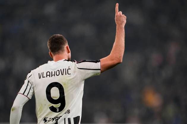 Juventus™s Dusan Vlahovic celebrates after scoring the 1-0 goal for his team during the Serie A soccer match between Juventus Fc and Udinese at the Juventus Stadium in Turin, north west Italy - October 29, 2025. - Soccer  Copyright: xFabioxFerrari LaPressex