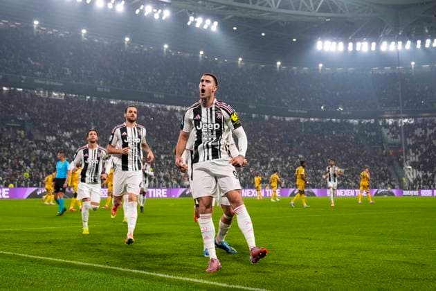 Juventus™s Dusan Vlahovic celebrates after scoring the 1-0 goal for his team during the Serie A soccer match between Juventus Fc and Udinese at the Juventus Stadium in Turin, north west Italy - October 29, 2025. - Soccer  Copyright: xFabioxFerrari LaPressex