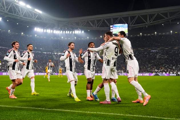 Juventus™s Dusan Vlahovic celebrates after scoring the 1-0 goal for his team during the Serie A soccer match between Juventus Fc and Udinese at the Juventus Stadium in Turin, north west Italy - October 29, 2025. - Soccer  Copyright: xFabioxFerrari LaPressex
