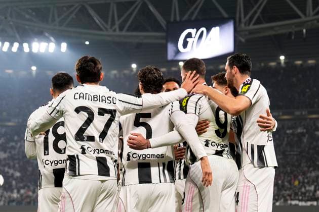 Juventus™s Dusan Vlahovic celebrates after scoring the 1-0 goal for his team during the Serie A soccer match between Juventus Fc and Udinese at the Juventus Stadium in Turin, north west Italy - October 29, 2025. - Soccer  Copyright: xFabioxFerrari LaPressex