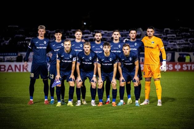 Football, Season 2025 2026, DFB Cup, Vöhlinstadion Illertissen, 2 Round, FV Illertissen 1 FC Magdeburg, 29 10 2025 29 10 2025, Football, Season 2025 2026, DFB Cup, Vöhlinstadion Illertissen, 2 Round, FV Illertissen 1 FC Magdeburg, Team Team FV Illertissen Team photo before kick-off Photo Lucca Fundel Illertissen Vöhlinstadion Bayern Germany