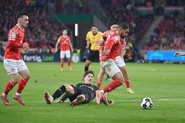 Armindo SIEB 1 FSV Mainz 05 , action,duel against Angelo STILLER VFB Stuttgart ,left Paul NEBEL 1 FSV Mainz Soccer DFB Cup , 2 round 1 FSV Mainz 05 VfB Stuttgart on 29 10 2025 , MEWA ARENA season 2025 2026,