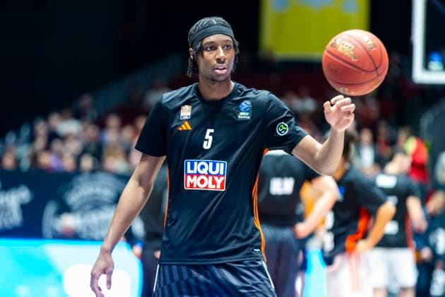 29 10 2025, xomx, Basketball BKT EuroCup 2025 2026, NINERS Chemnitz ratiopharm ulm v l Mohamed Diakite Ratiopharm Ulm on the ball Portrait, Portraet, Chemnitz