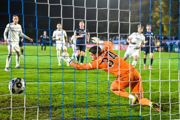 GER, DFB Pokal, FV Illertissen vs 1 FC Magdeburg 29 10 2025, Voehlinstadion, Illertissen, GER, DFB Pokal, FV Illertissen vs 1 FC Magdeburg, in the picture Malwin Zok Illertissen, 34 at 0 2 defeated in the follow-up shot nordphotoxGmbHx xHafner nph00200
