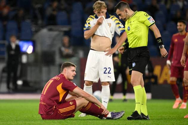 Evan Ferguson of AS Roma injured during the Serie A 2025 2026 football match between AS Roma and Parma Calcio 1913 at Stadio Olimpico in Rome (Italy), October 29, 2025. AndreaxStaccioli