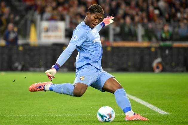 Zion Suzuki of Parma Calcioin action during the Serie A 2025 2026 football match between AS Roma and Parma Calcio 1913 at Stadio Olimpico in Rome (Italy), October 29, 2025. AndreaxStaccioli