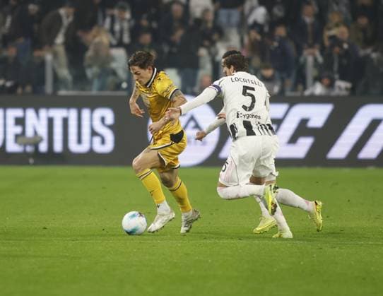Nicolo Zaniolo of Udinese Calcio and Manuel Locatelli of Juventus FC during the Italian serie A, 2025-2026 season, football match between Juventus FC and Udinese Calcio on 29 October 2025 at Allianz Stadium, Turin, Italy. Photo Nderim Kaceli  Copyright: xNderimxKaceli IPAxSportx xipa-agency.netx xx IPA_67237073 IPA_Agency_IPA67237073