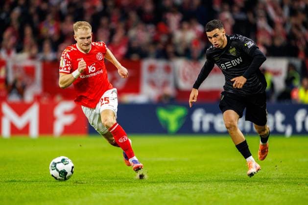 DFB Pokal 1 FSV Mainz 05 vs VfB Stuttgart, 29 10 2025 MAINZ, GERMANY OCTOBER 29 Andreas Hanche Olsen 1 FSV Mainz 05, 25 and Bilal El Khannouss VfB Stuttgart, 11 compete for the ball during the DFB Pokal match between DFB Pokal 1 FSV Mainz 05 vs VfB Stuttgart at MEWA Arena on matchday 2 of the DFB Pokal on October 29, 2025 in Mainz, Germany DFL REGULATIONS PROHIBIT ANY USE OF PHOTOGRAPHS AS IMAGE SEQUENCES AND OR QUASI VIDEO Copyright: xBEAUTIFULxSPORTS Hahnex