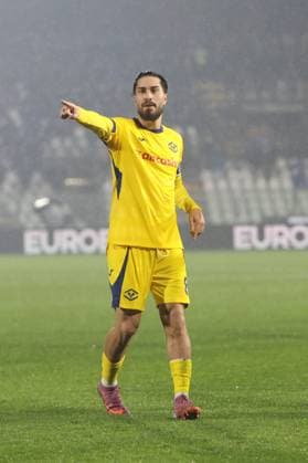 ComoÕs VeronaÕs Suat Serder celebrates during the Serie A soccer match between Como and Verona at the Giuseppe Sinigaglia stadium in Como, north Italy - October 29, 2025 - Soccer.  Copyright: xAntonioxSaiai LaPressex
