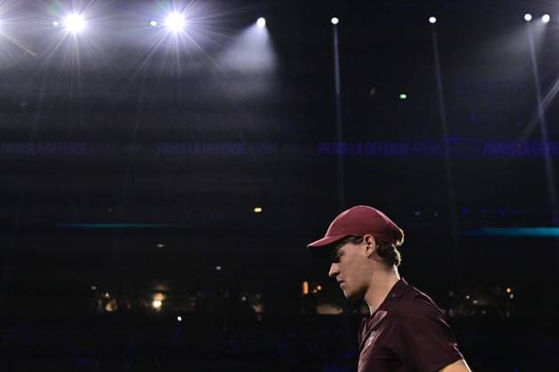 TENNIS : Rolex Paris Masters - Paris - 29 10 2025 Jannik Sinner ( Italy ) enters the court during the Rolex Paris Masters at Paris La Defense Arena on October 29, 2025 in Nanterre, France. (Photo by Federico Pestellini PSNewz ) ParisFrance  Copyright: xFedericoxPestellinix
