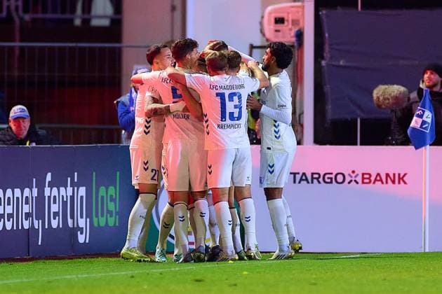 1 FC Magdeburg team delighted with Marcus Mathisens goal to make it 0 2 1 FC Magdeburg, 16 GER, FV Illertissen 1921 e V vs 1 FC Magdeburg, Football, Mens DFB Cup, 2nd round, 2025 2026 season, 29 10 2025 GER, FV Illertissen 1921 e V vs 1 FC Magdeburg, Football, Mens DFB Cup, 2nd round, 2025 2026 season, 29 10 2025 Illertissen Copyright: xEibner-Pressefoto GeraldxOelze-dexStoppanyx EP_ODS