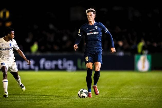 Soccer, Season 2025 2026, DFB Cup, Vöhlinstadion Illertissen, 2 Round, FV Illertissen 1 FC Magdeburg, 29 10 2025 29 10 2025, Soccer, Season 2025 2026, DFB Cup, Vöhlinstadion Illertissen, 2 Round, FV Illertissen 1 FC Magdeburg, cropped single image 18 Luis Pfaumann FV Illertissen photo Lucca Fundel Illertissen Vöhlinstadion Bayern Germany