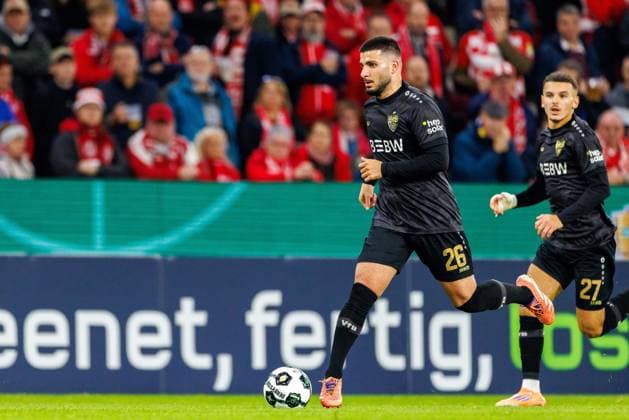 DFB Pokal 1 FSV Mainz 05 vs VfB Stuttgart, 29 10 2025 MAINZ, GERMANY OCTOBER 29 Deniz Undav VfB Stuttgart, 26 runs with the ball during the DFB Pokal match between DFB Pokal 1 FSV Mainz 05 vs VfB Stuttgart at MEWA Arena on matchday 2 of the DFB Pokal on October 29, 2025 in Mainz, Germany DFL REGULATIONS PROHIBIT ANY USE OF PHOTOGRAPHS AS IMAGE SEQUENCES AND OR QUASI VIDEO Copyright: xBEAUTIFULxSPORTS Hahnex